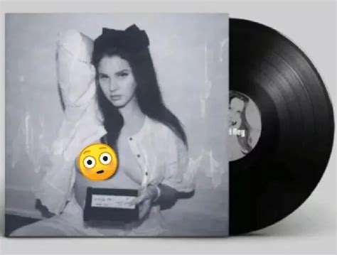 lana del rey tits|Lana Del Rey shares topless artwork, tracklist & delays new。